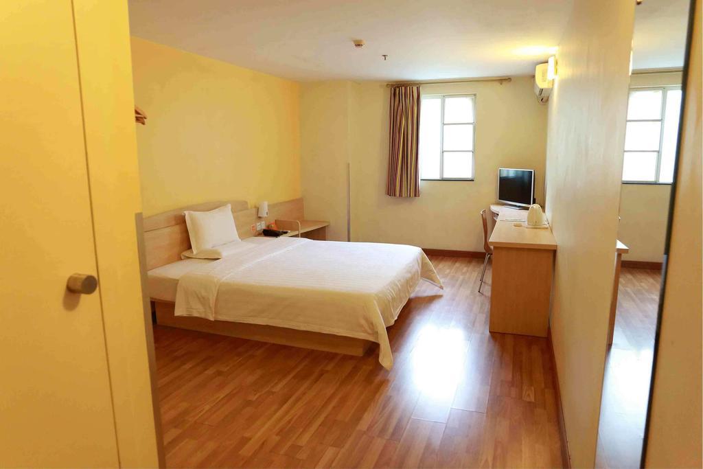 7Days Inn Chongqing Shapingba Pedestrian Street Room photo